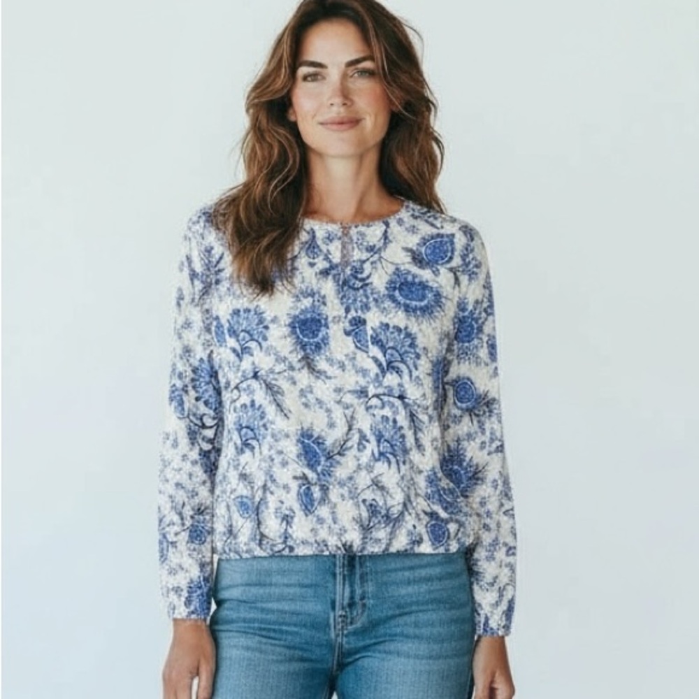 NWT Tommy Hilfiger Light Blue and White Floral‎ Blouse Medium